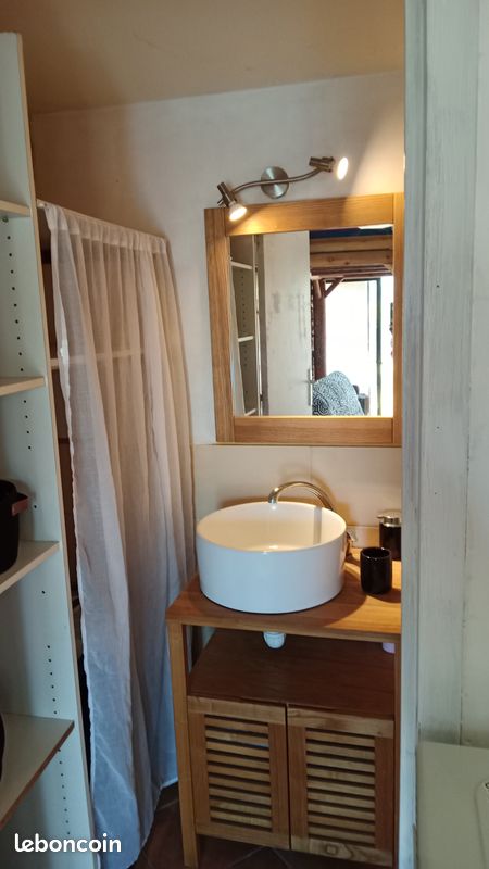 Petite maison en pierre en campagne (image 2)