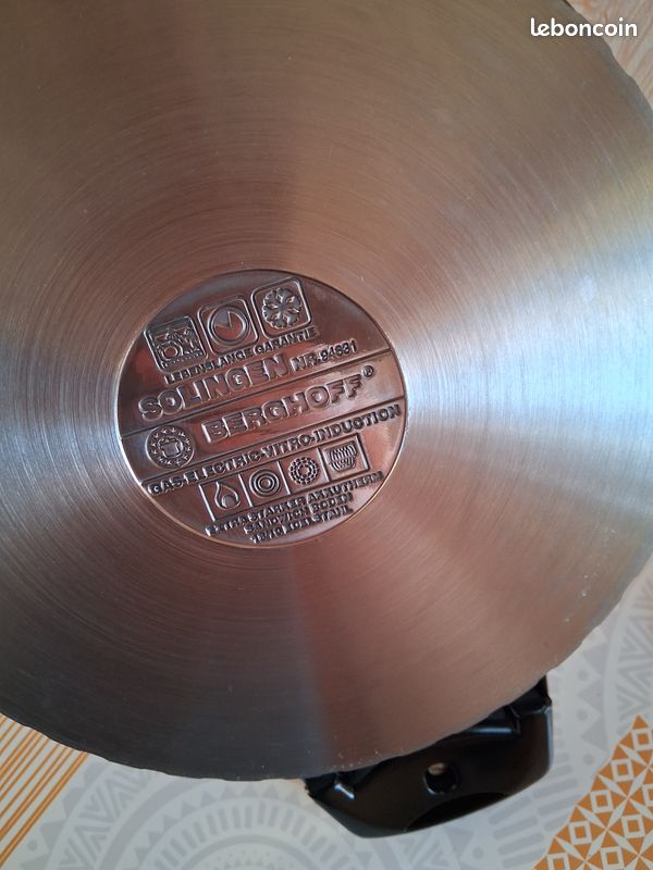 Batterie neuve de casseroles BERGHOFF 17 pièces tous feux valeur 1350 euros (image 3)