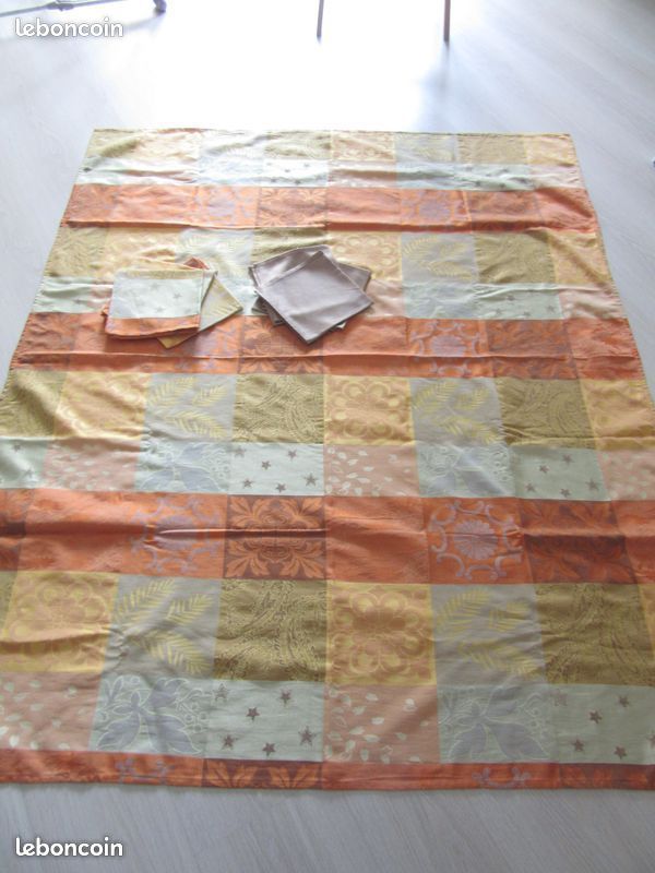NAPPE RECTANGULAIRE LINVOSGES + 8 SERVIETTES en très bon état (image 1)