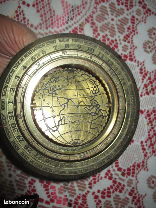 Globe Terrestre Armillaire Céleste En Laiton Avec Gravure Du Zodiaque