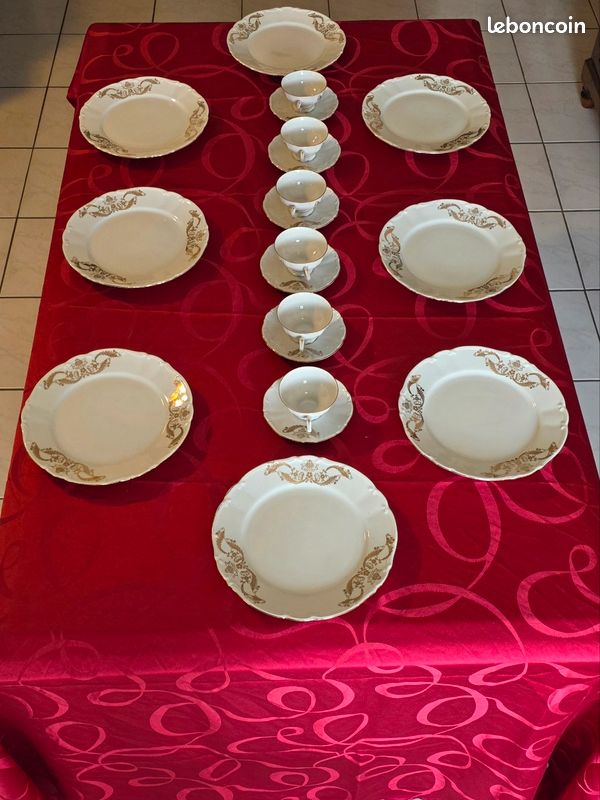 Service De Table En Porcelaine Bareuther Bavière, Motif Années 70, Complet