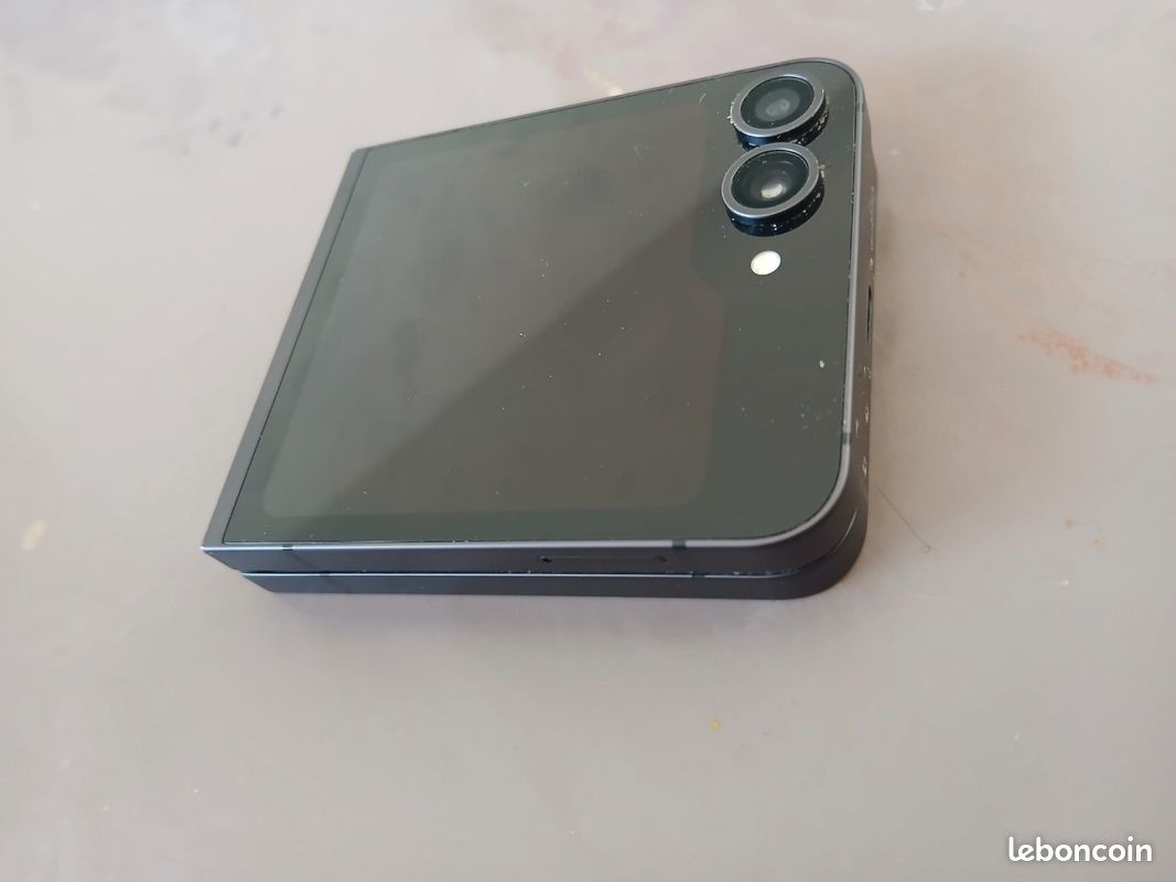 Samsung Galaxy Z Flip6 512Go - État impeccable + facture (image 2)