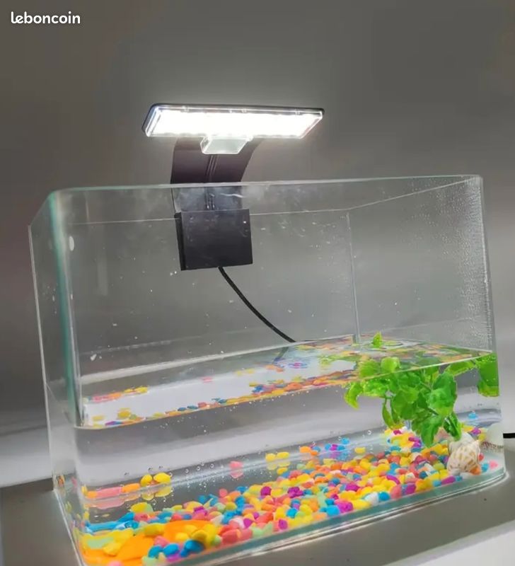 Petit luminaire pour aquarium ou terrarium (image 1)