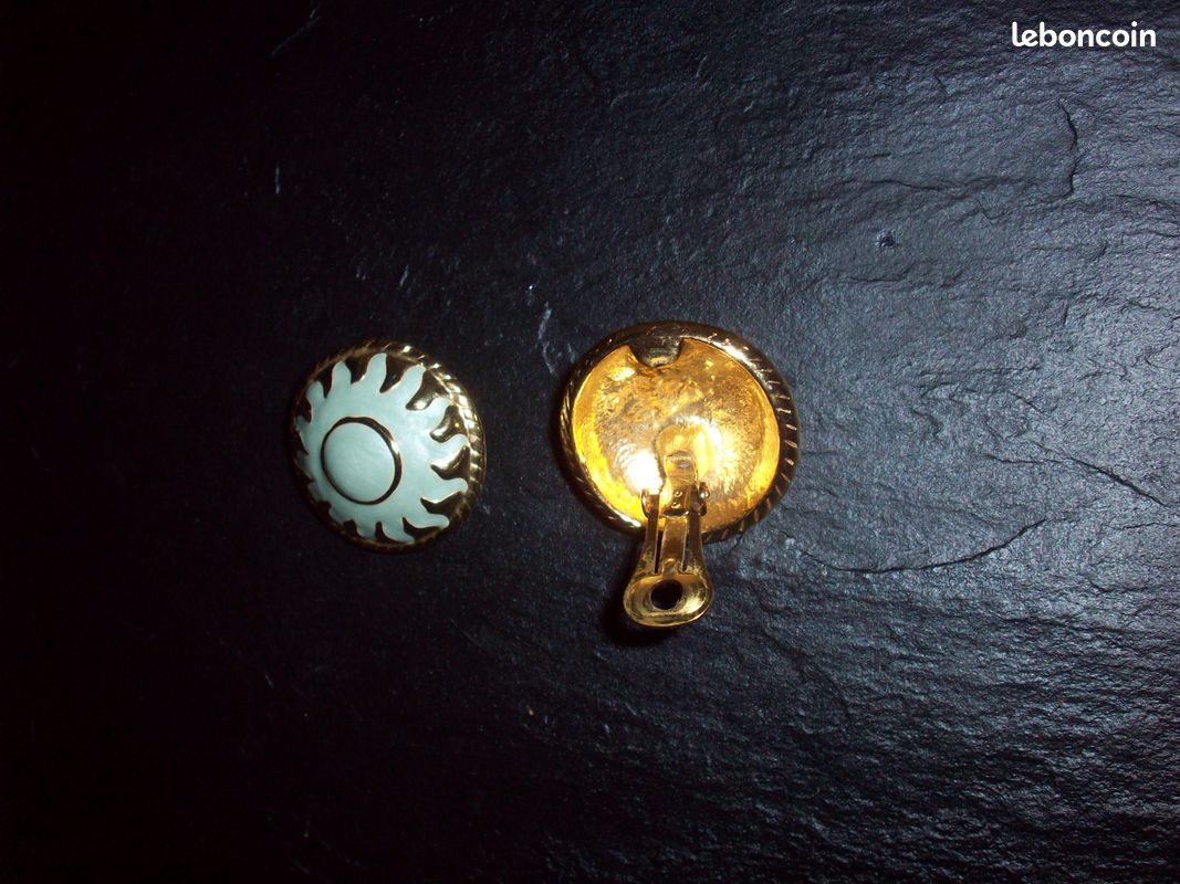 Boucles d'oreilles cabochon bombé doré avecmotif de Soleil en émail bleu clair nacré Vintage (image 5)