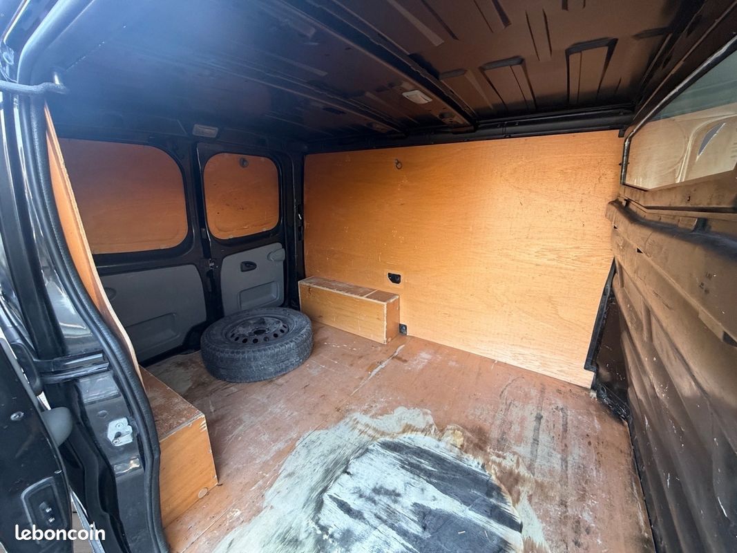 Renault trafic fourgon 2.5 dci 150 l1h1 1200 kg confort gn (image 11)
