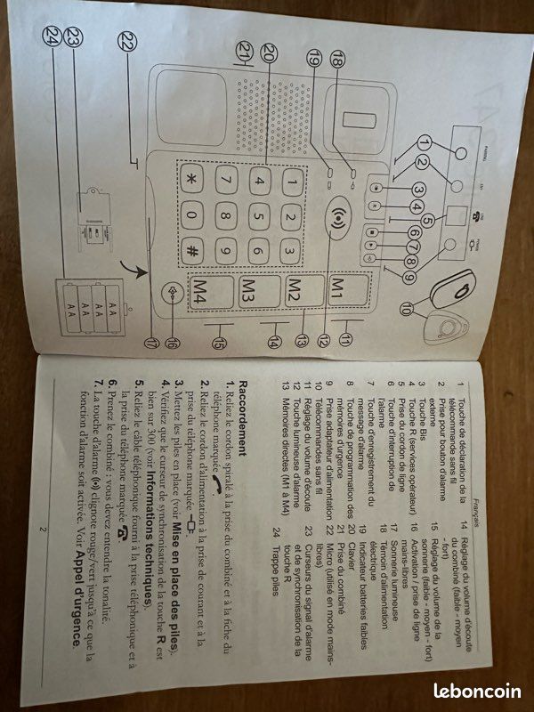 Téléphone alarme avec deux badges à porter par les personnes pour déclencher l'alarme téléphonique (image 3)