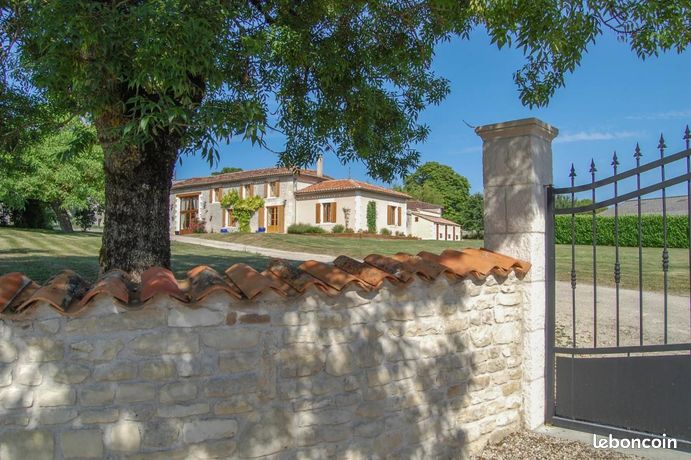 Maison 195 m² Matha