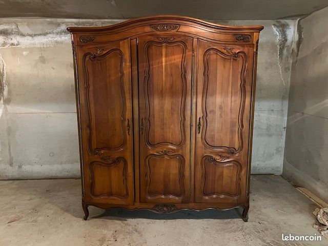 Armoire noyer massif (image 1)