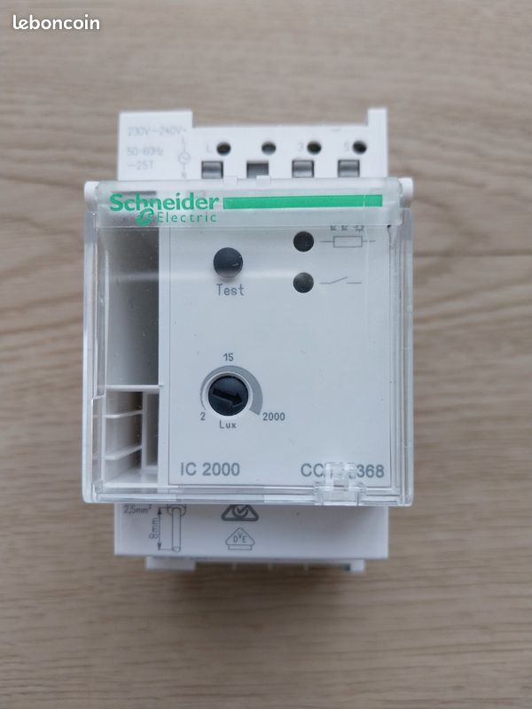 Heure Creuse CCT15369 - Acti9 IC2000 - Interrupteur Crépusculaire
