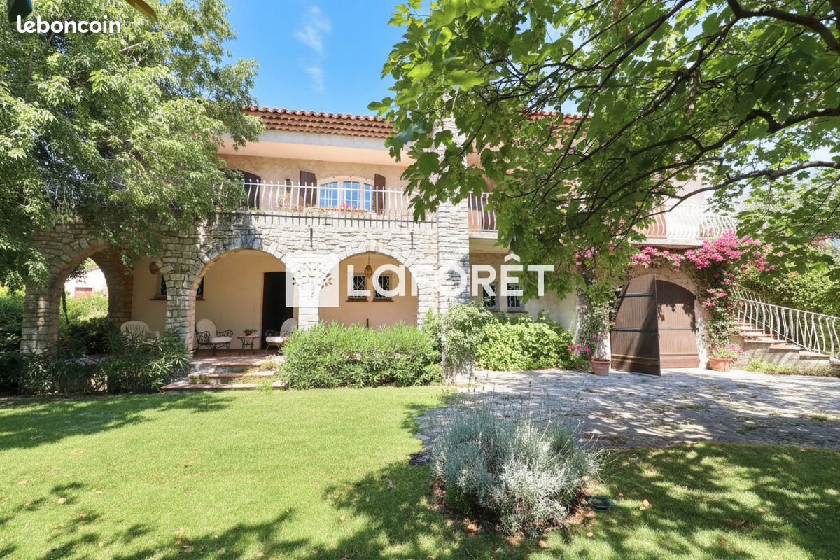 Maison 7 pièces 238 m² · à Cuers · 238 m² · 520 000 €