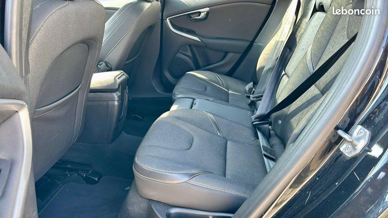 VOLVO V40 II Cross Country 1.6 TDi 115 cv ENTRETIEN JAGUAR DISTRIBUTION EMBRAYAGE OK (image 5)