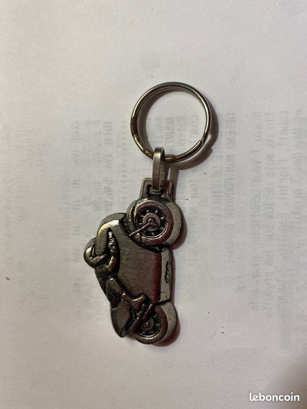 Pin’s gendarmerie, marine nationale et porte clés (image 1)