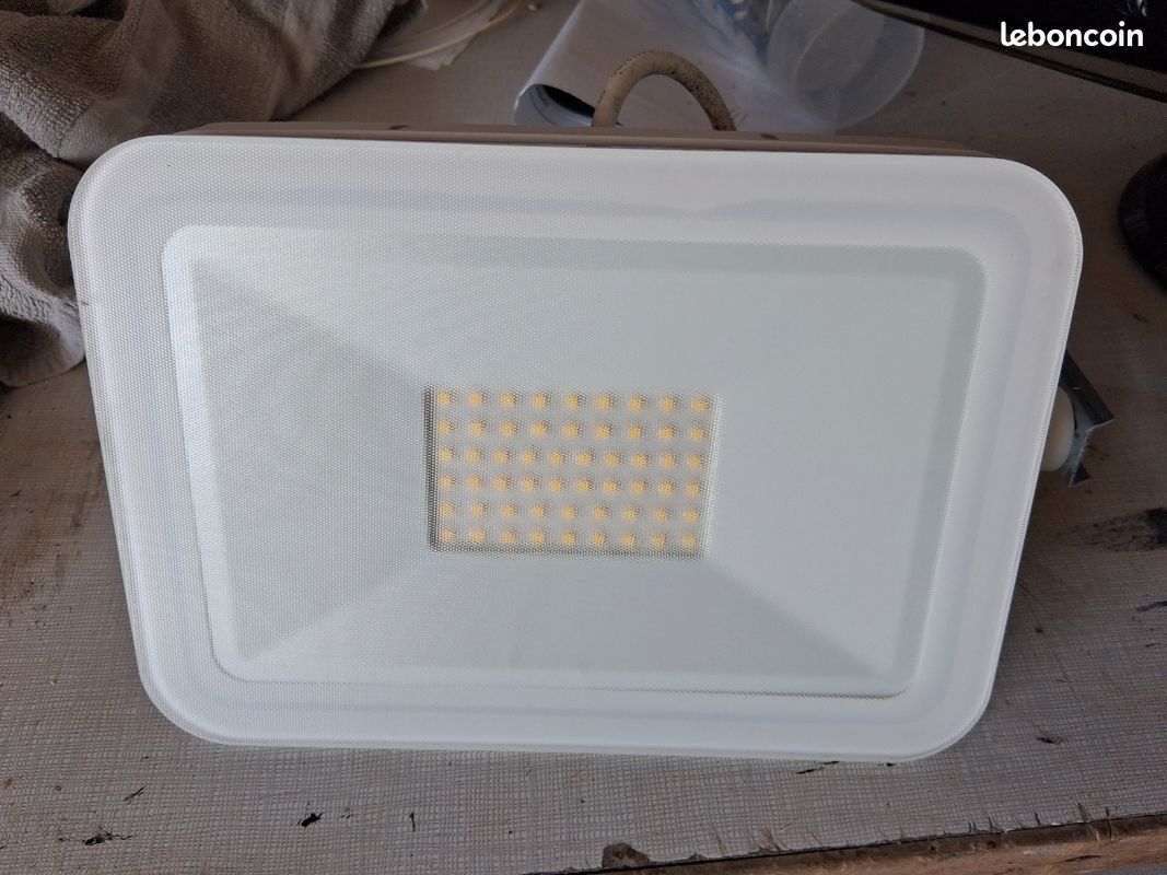 Projecteur LED (image 1)