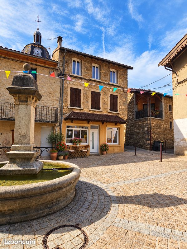 Maison 6 pièces 120 m² · à Vaux-en-Bugey · 120 m² · 196 000 €