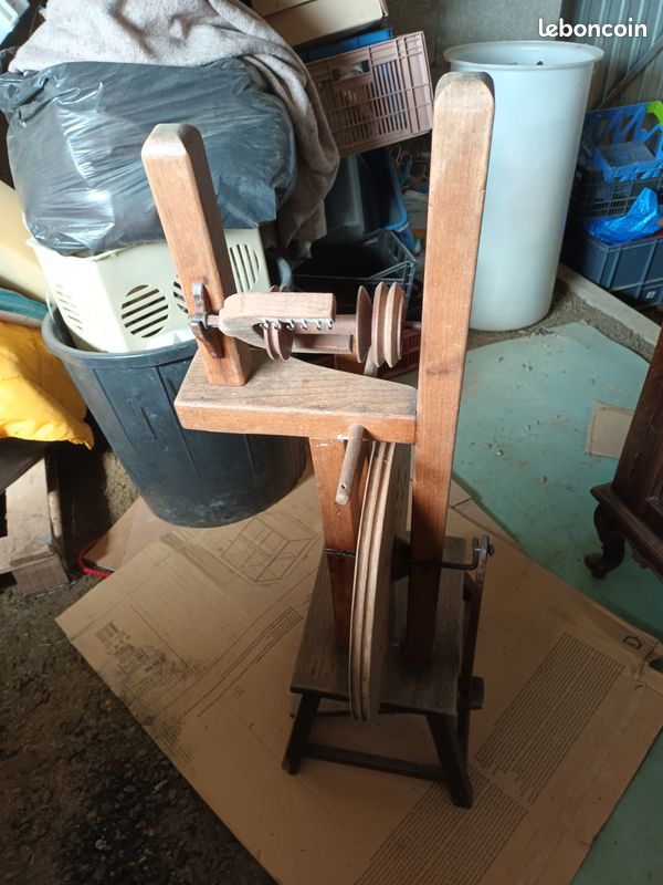 Ancienne machine a filer la laine (image 1)