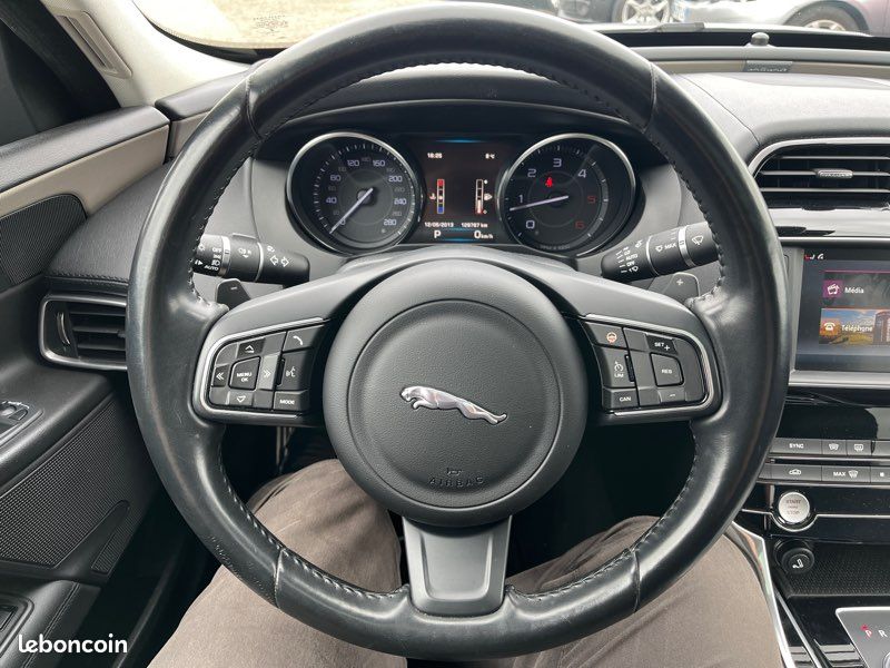 Jaguar XE 2.0 180ch BVA8 R-Sport (image 5)