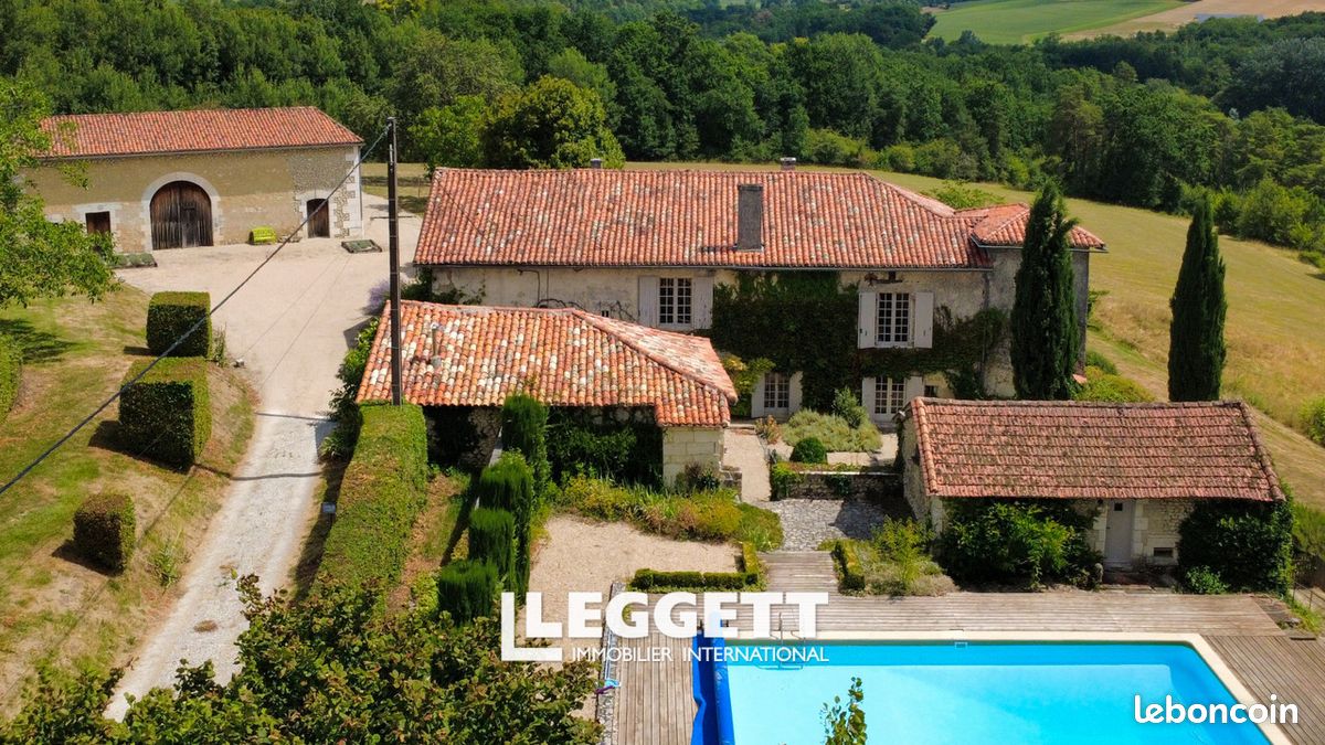 Maison 10 pièces 307 m² · à Verteillac · 307 m² · 599 000 €
