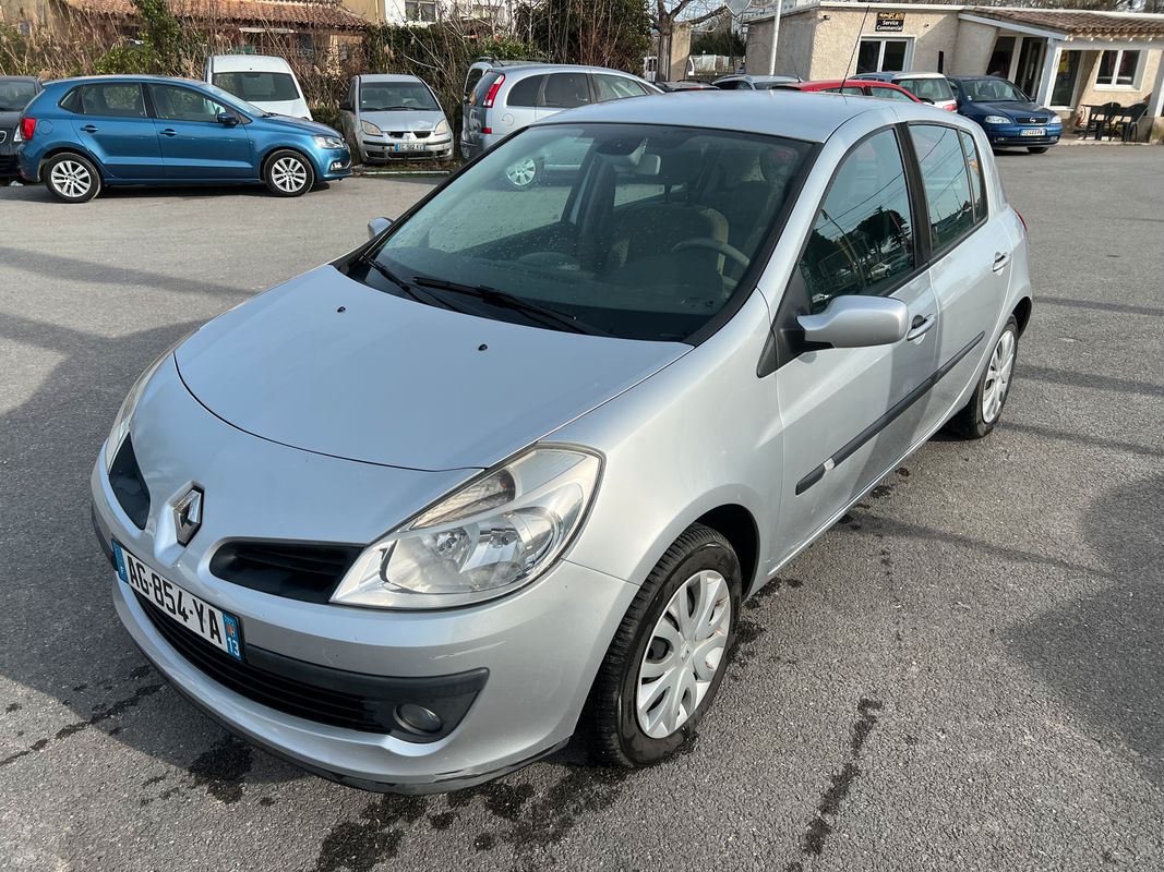 Renault clio iii 1.5 dci 85 privilege - Voitures