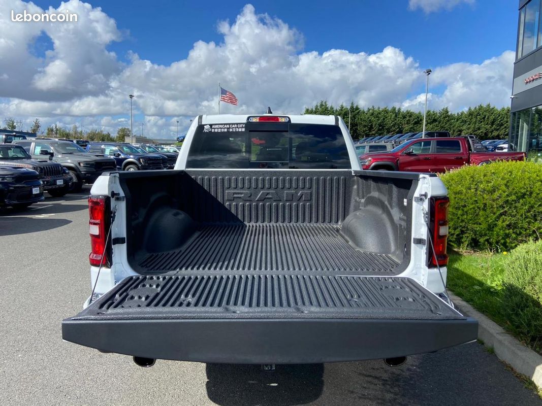 Dodge ram 1500 crew cab bighorn night edition (image 5)