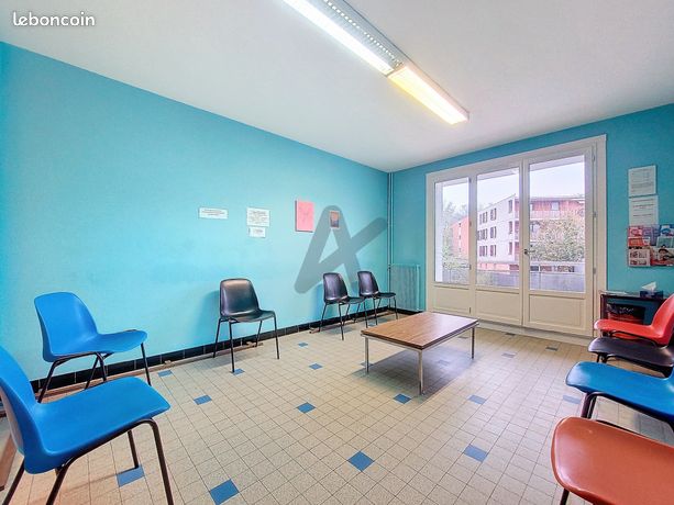 https://img.leboncoin.fr/api/v1/lbcpb1/images/22/e9/3c/22e93ce47a456271a3bd274fa646185891d833d2.jpg?rule=ad-image