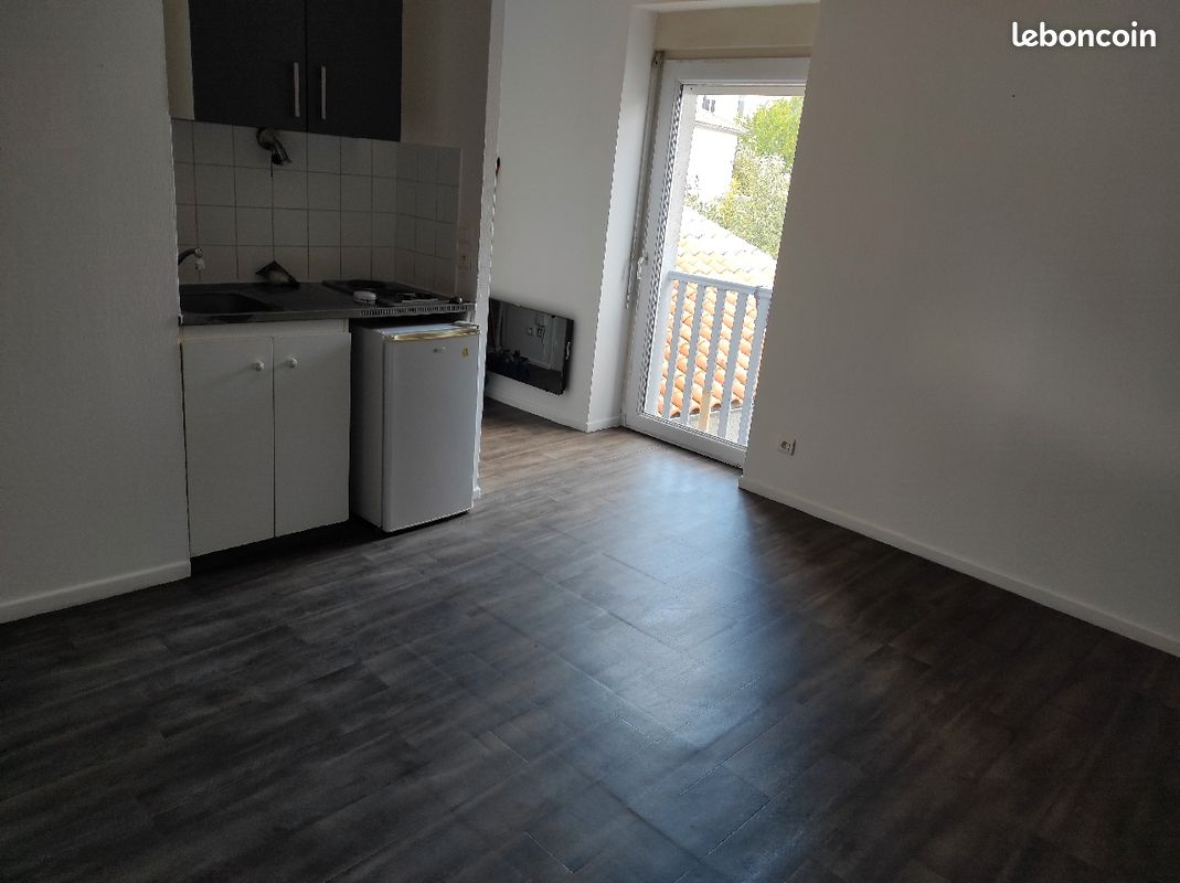 Loue T1 - Poitiers 86000 (image principale 0)