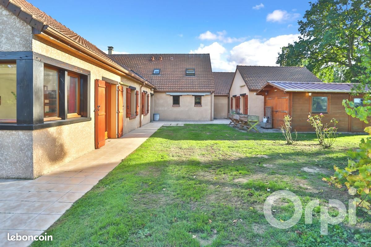 Maison 12 pièces 200 m² · à Gournay-en-Bray · 200 m² · 332 000 €