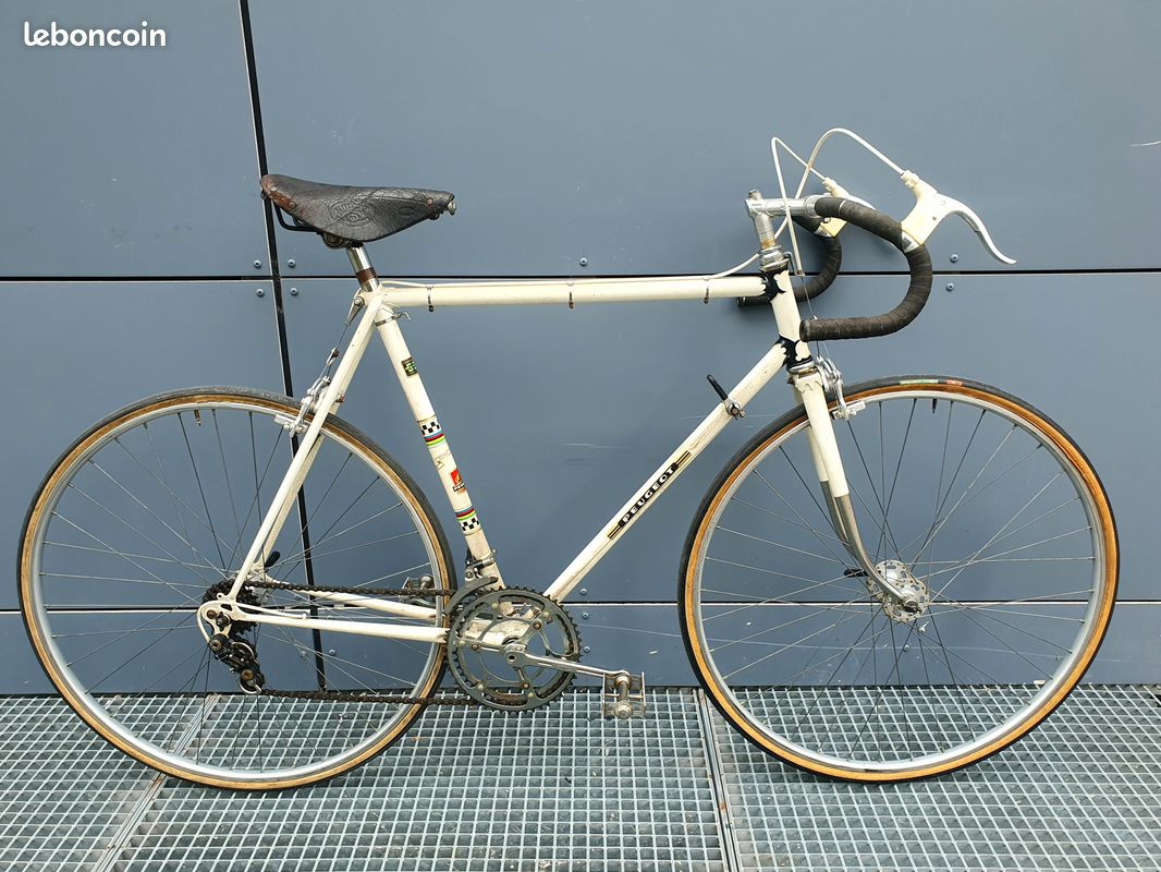 RÉVISÉ vélo course ancien PEUGEOT PS10 Cadre acier REYNOLDS
