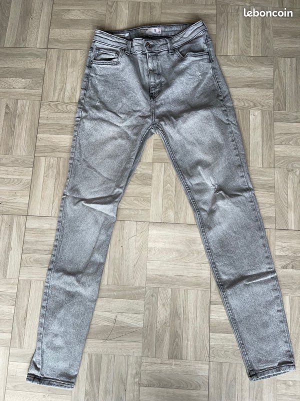 Jean à trou skinny gris Bershka en taille 3 L 40 (image 1)