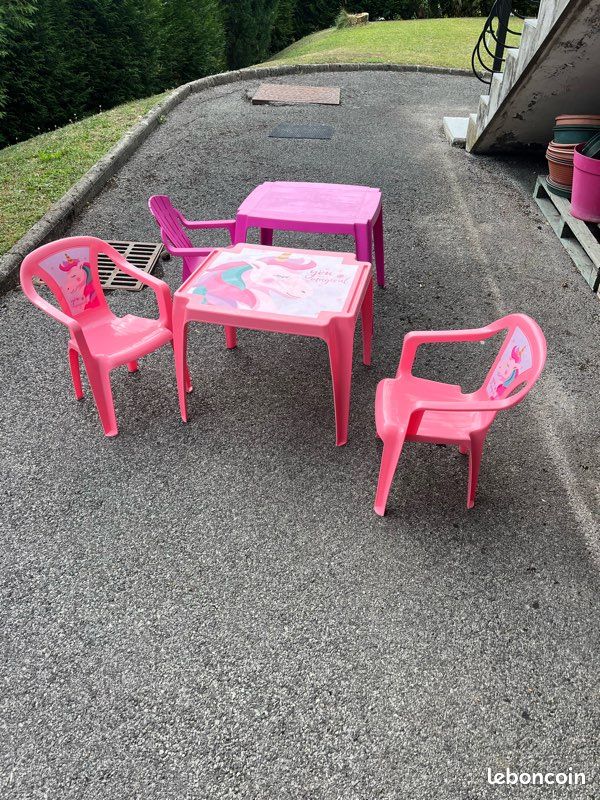 Petites tables et chaises pour enfants (image 1)