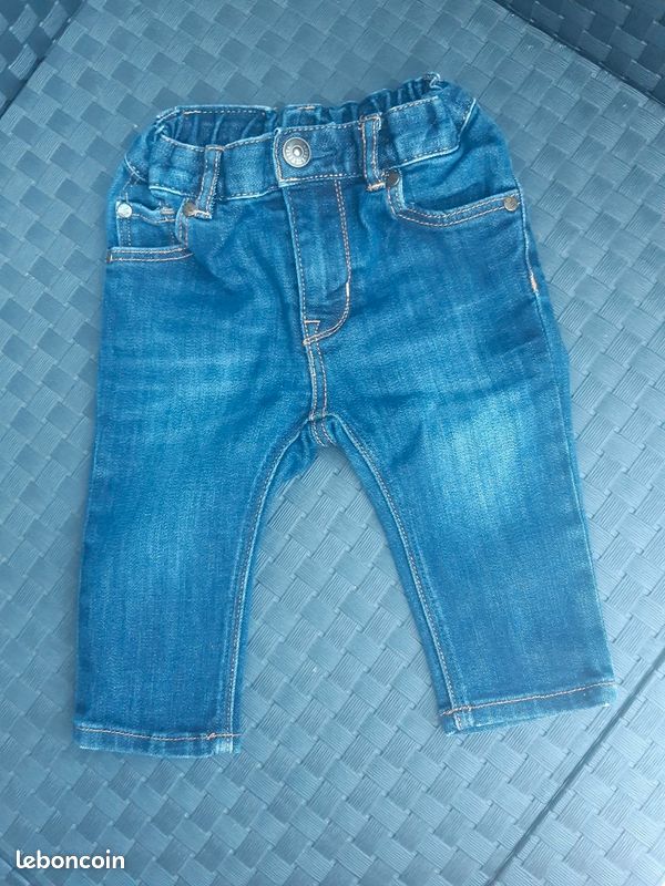 Jean. 6 mois. Marque H&M. En très bon état
4 (image 1)