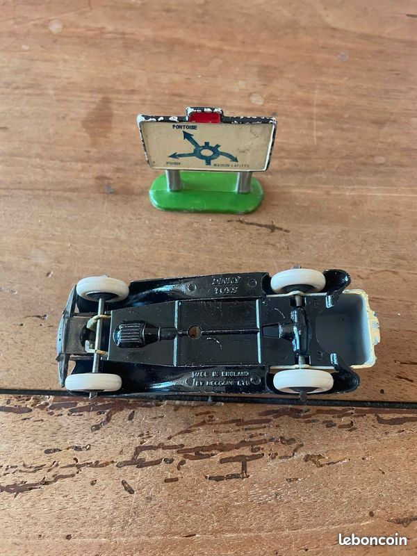Dinky Toys GB Bentley Fourgonnette Ambulance réf : 30F (image 7)