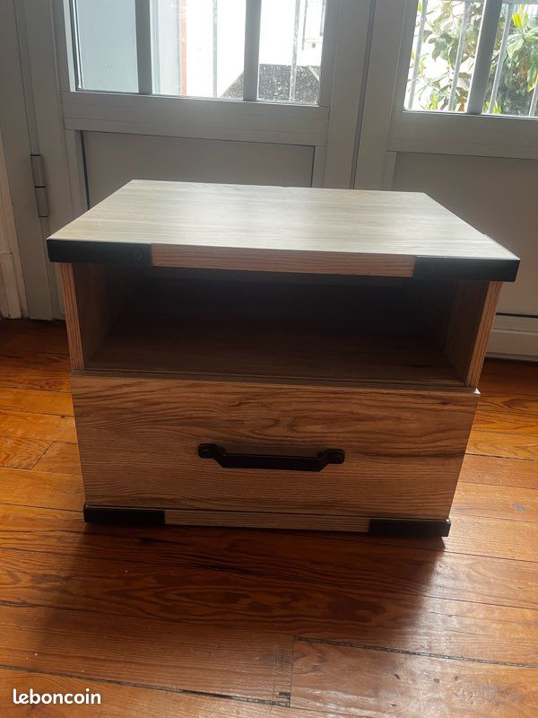 Table de nuit (image 1)