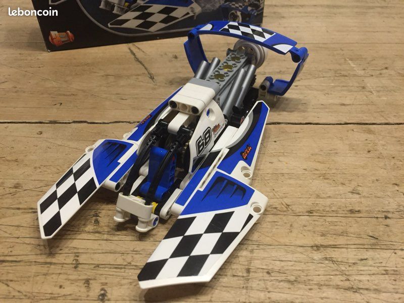 Lego technic 42045 - L'hydravion de Course (image 1)