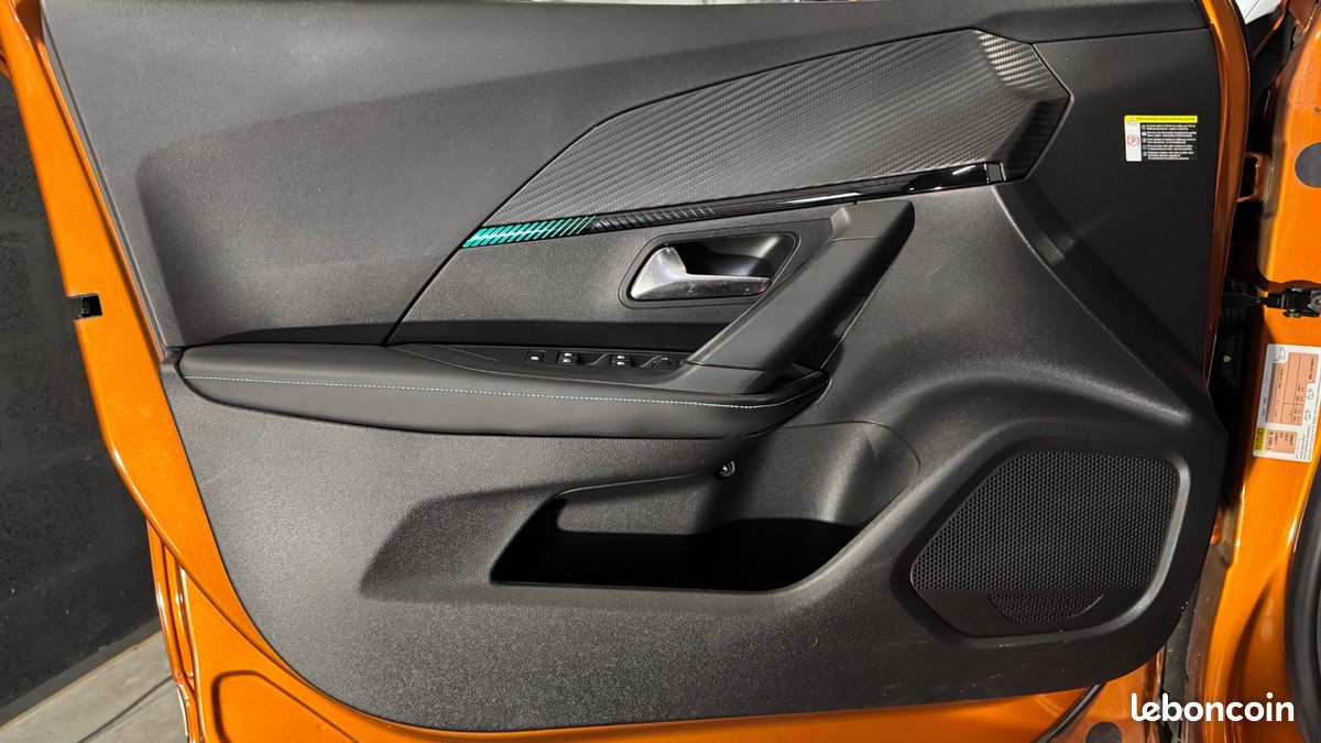 PEUGEOT 2008 GENERATION-I 1.2 PURETECH 130ch ALLURE START-STOP - ATTELAGE - CARPLAY (image 11)