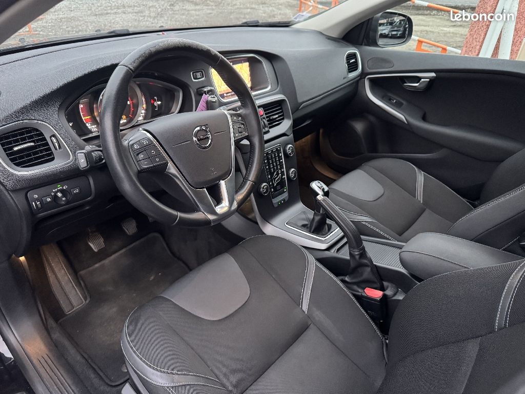 Volvo V40 D2 120 ch Momentum (image 7)