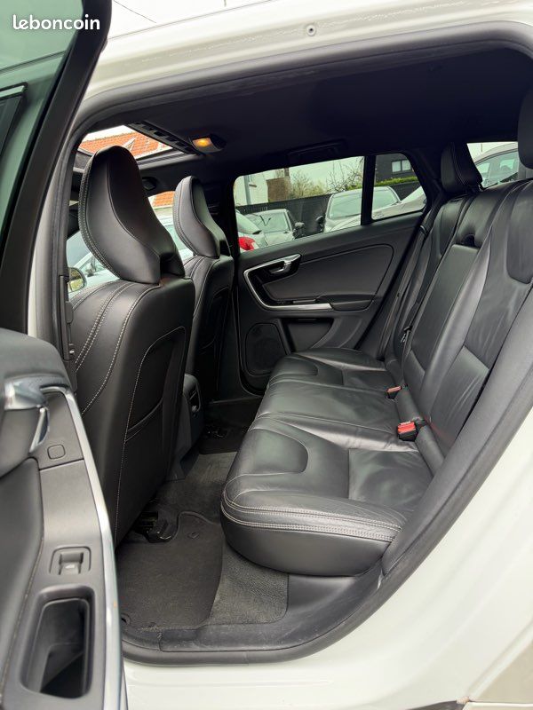 Volvo v60 2.0 D4 181 ch annee 2015 full options cuir gps toit ouvrant (image 4)