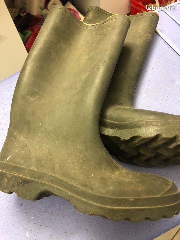 Paire De Boots Plates Rouges - Taille 40 EU - Imitation Cuir - Occasion