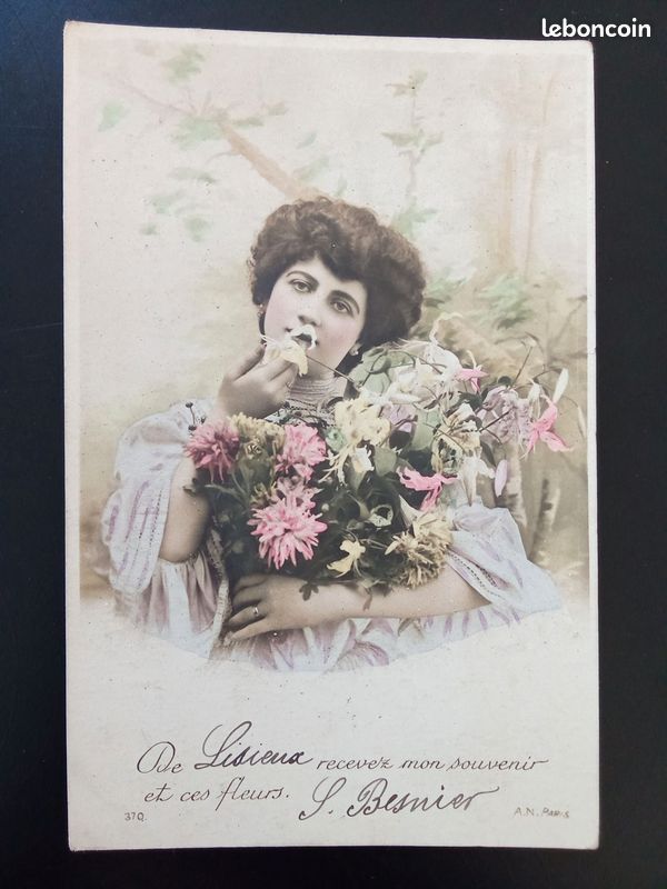 Carte Postale Ancienne Fantaisie 1906 - Portrait Femme Fleurs Lisieux Calvados (image 1)