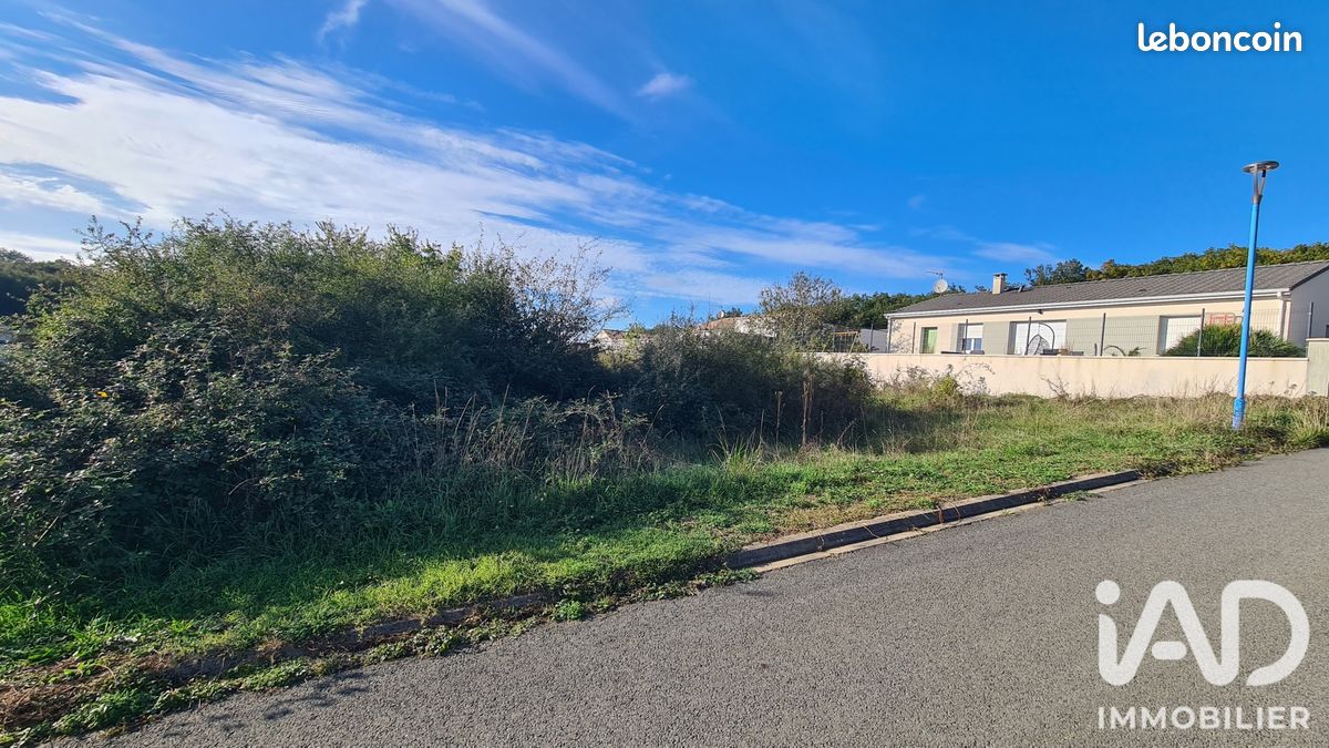 Terrain 713 m² · à Ligugé · 713 m² · 53 910 €