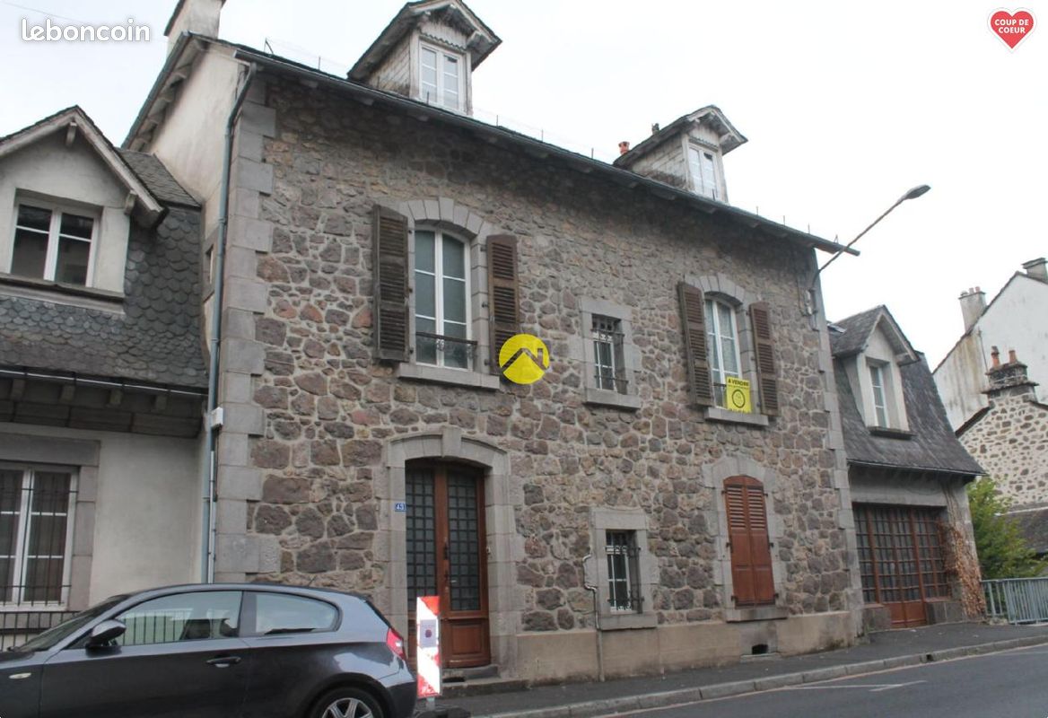 Maison 10 pièces 250 m² · à Vic-sur-Cère · 250 m² · 165 000 €
