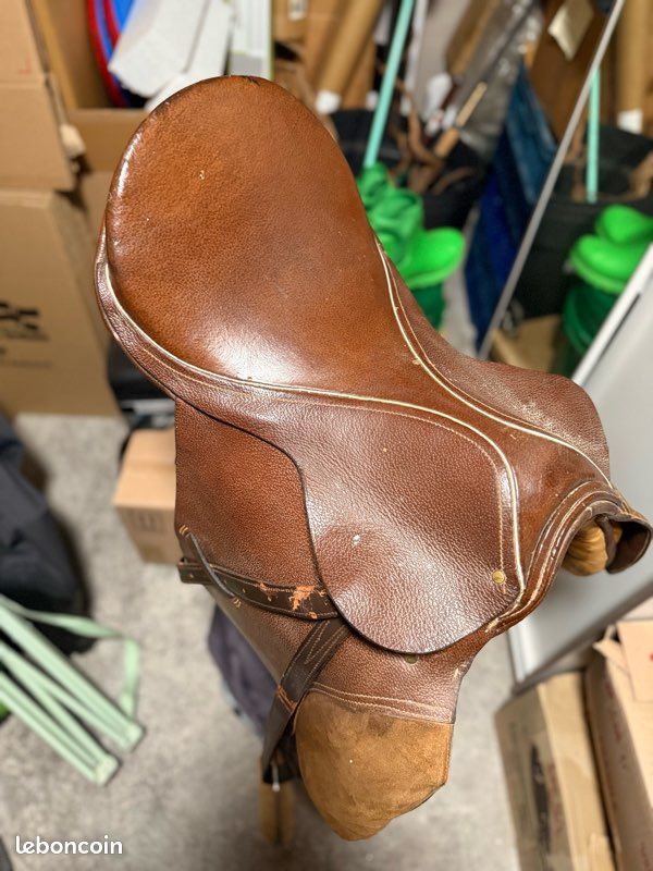 Étriers (fers) de selle anglaise vintage authentiques avec cuir - France