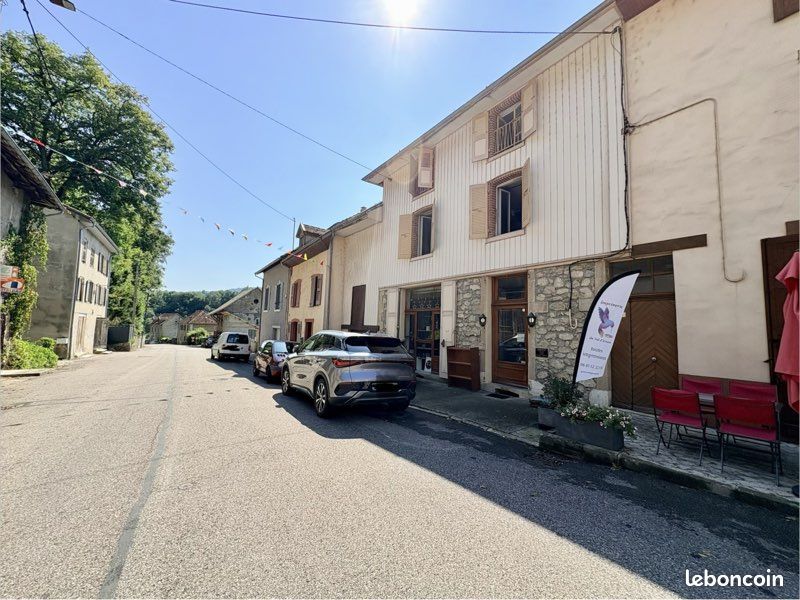 Immeuble 12 pièces 288 m² · à Saint-Geoire-en-Valdaine · 288 m² · 189 000 €