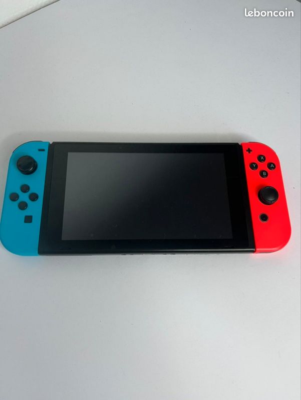 Nintendo Switch et accessoires +3 jeux+ Manette et chargeur (image 2)