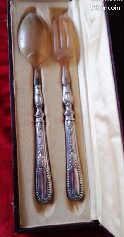 ANCIENS COUVERTS A SALADE EN ARGENT FOURRE POINÇONNÉS ET CORNE NOIRE