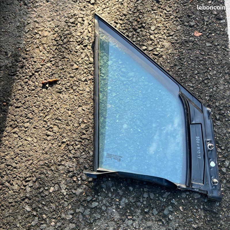 Vitre déflecteur avant gauche 807 C8 (image 2)