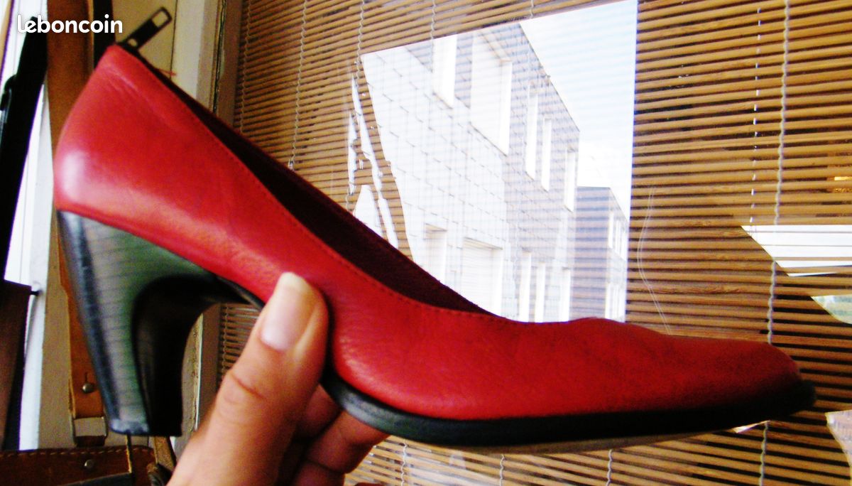 Escarpins rouges à hauts talons en petites pointures femme Escarpins rouges à hauts talons en petites pointures femme