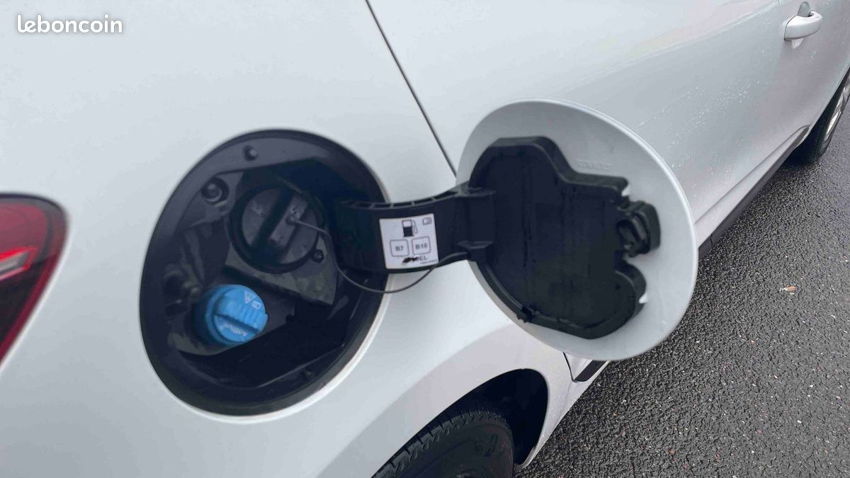 Renault clio societe blue dci 85 air (image 26)