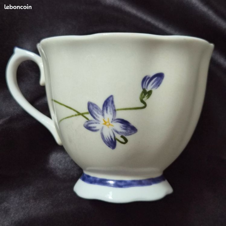 Ensemble Tasse à Thé et Soucoupe Vintage - Décor Floral Peint à la Main (image 3)