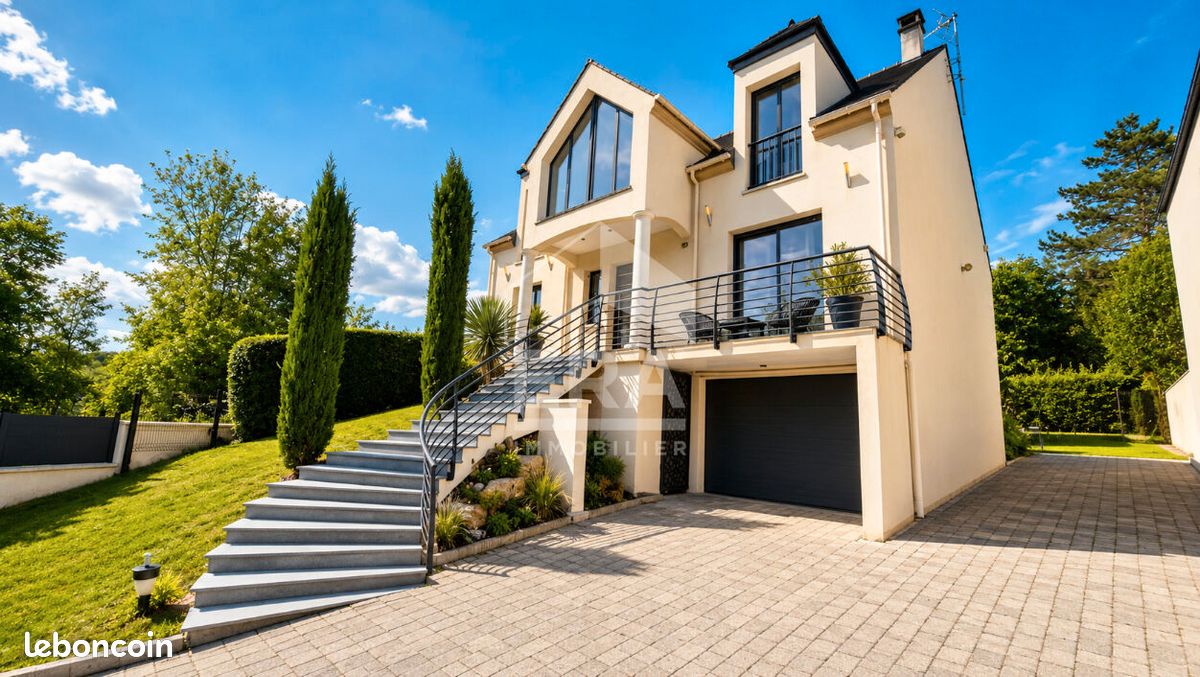 Maison 8 pièces 210 m² · à Brie-Comte-Robert · 210 m² · 675 000 €