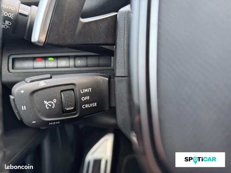 Peugeot 3008 HYBRID4 300ch GT e-EAT8 4X4 + TOIT OUVRANT + ATTELAGE + HAYON MAIN LIBRE (image 17)